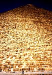 der Mensch und die Pyramide